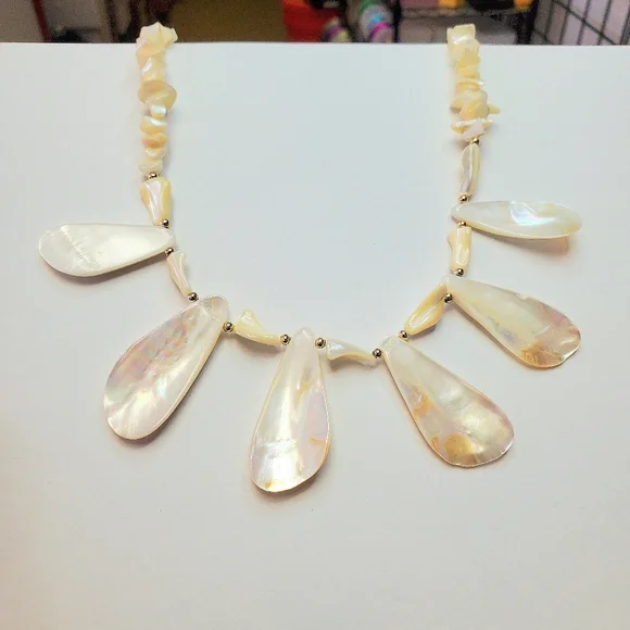 Sea shell necklace - Picture 4 of 4
